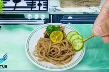 Miniature Stir Fried Pork With Chili Sauce Served With Black Soy Sauce Noodles Recipe / Mini Food