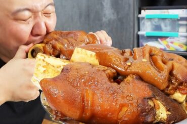 Stewed Four Big Cow Hooves With Chili In Iron Pot, So Spicy And Delicious | Mukbang