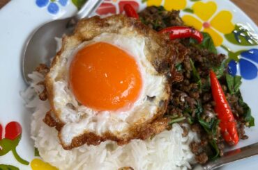 A pad krapao I ate yesterday in Bangkok. It was spicy indeed.