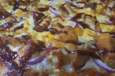 Spicy BBQ Buffalo Chicken Pizza