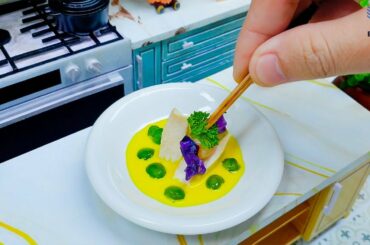 Homemade Miniature Steamed Chicken Breast Served with Stir Fried Green Beans Recipe / Mini Food