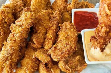 Crispy Chicken Strips with Sweet Chili Garlic dip Sauce | Crunchy & juicy Chicken Tenders / Fingers