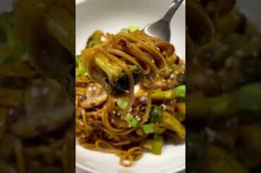 These are the BEST Sweet Chili Noodles I've ever eaten!