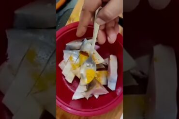 Pomfret coriander chili-curry