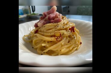 Gave me a try! Egg and chili Spaghetti, garlic and oil with egg. #Shorts