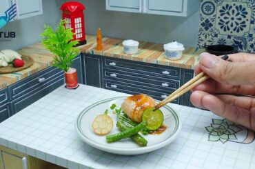 Step by Step Miniature Pan Fried Salmon with Spicy Sauce and Chopsticks Recipe / Mini Food