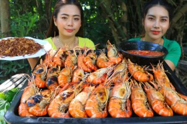 Cook and eat grilled shrimp with chili sauce and fried onions recipe - shrimp cook recipe