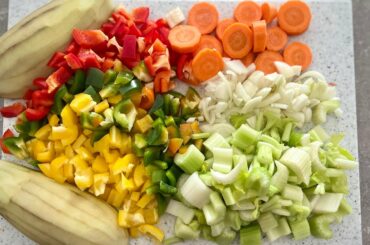 What to Cook with Lots of Vegetables | One-Pot Vegetarian Meal | Chili Sin Carne Recipe