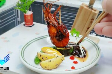 Delicious Miniature Pan Fried Potatoes and Shrimp with Spicy Sauce Recipe / Mini Food
