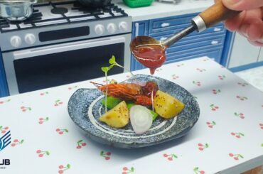 The Best Mini Pan Fried Crayfish with Korean Spicy Sauce Served with Vegetables Recipe / Mini Food