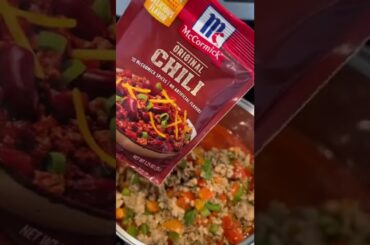 *QUICK MEAL* We love @ritzcrackers with our Chili.