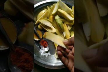mango with chili powder and salt || kacha Aam makha recipe#recipe #shorts #mango