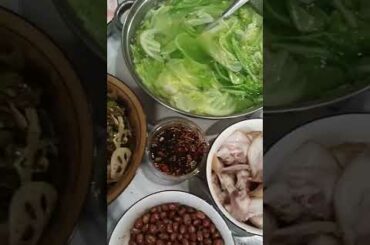 A simple and simple dinner in the countryside, with paste chili dipped in water, no matter what dish