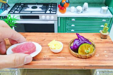 Perfect Miniature Pan fried Tuna Served with Purple Cabbage Salad Recipe / Food Cooking