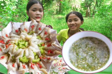 Eat Raw Shrimps With Green Chili Saue In The Forest. Asmr Raw Shrimps.