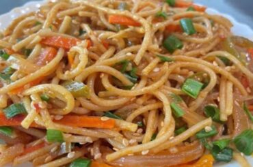 How to make Hakka Noodles | Veg Hakka Noodles Recipe | Chinese Noodles| Garlic Chili Noodles