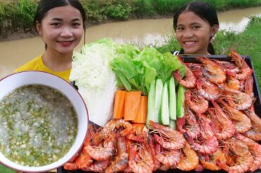 Happy To Grilled Shrimps With Chili Sauce In My Village. ASMR ROASTED SHRIMPS.