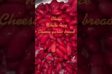 CHILI ,RICE AND GARLIC BREAD