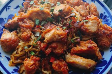 Instant Noodle (Shin Ramyun), added a bit of garlic and then fried. For some reason the spiciness decreased by a lot even though I use whole pack of the seasoning. Tastes different than the usual (soup), give it a try!