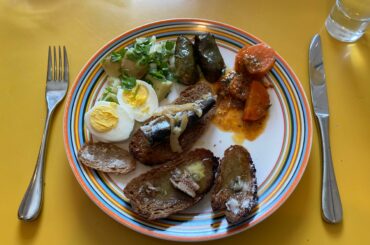 Spicy carrot salad for lunch: a serving idea