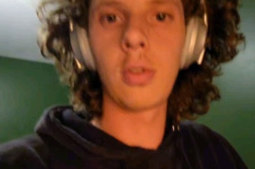 My low effort review of last dab apollo. Feel free to make fun of me for the tiny skateboards.