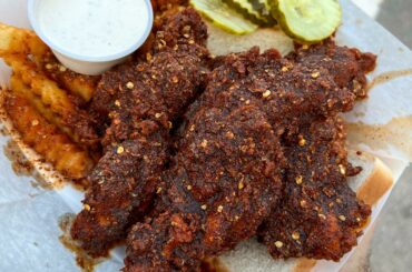 Xxxhot tenders with spicy fries