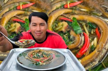 Wow Eating Eel Soup So Hot Spicy Chili Recipe-Mukbang Yummy Eel soup