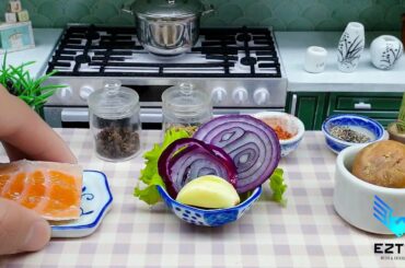 Homemade Miniature Pan fried Salmon with Asparagus and Shallots Recipe / Food Cooking