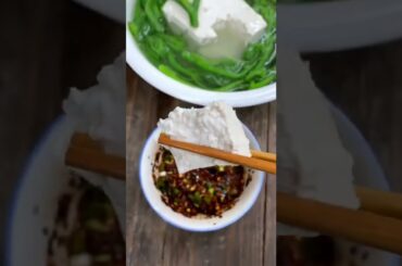 The chili noodles are freshly made today, so I have to eat them on the hour!