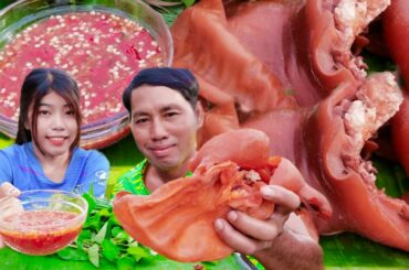 Wow wow Yummy Ear Cow Boil with Chili Sauce Recipes | Eating ft Daughter