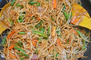 Spicy Chili Chicken Hakka Noodles recipe