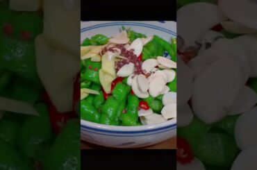 Spicy stir-fry green chili