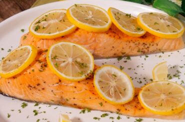 HOW TO MAKE CHILI LEMON SALMON #chili #salmon #lemon #crownful