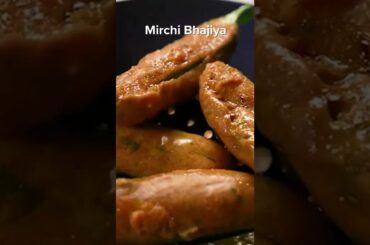 Mumbai Street Style Mirchi Pakoda | Mirchi Bhajiya banane ka aasaan tarika #shorts #indianstreetfood