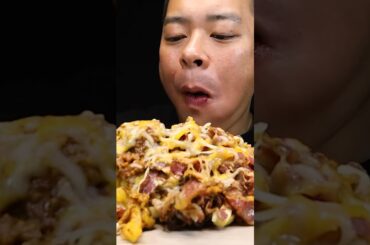 ASMR CHEESY PASTRAMI CHILI CHEESE FRIES __SATISFYING BIG BITES