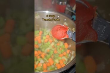 Under 500 calories and 30 grams of protein per bowl! #instantpot #chili #shorts #recipes #homecook