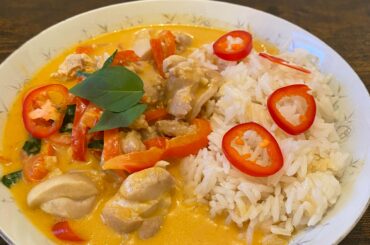 Homemade Thai red curry, with lots and lots of Bird’s eye chillis. So so good. Forehead was sweating after the first mouthful.