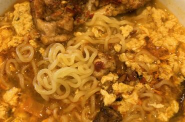 Nong Shim Super Spicy ramen. Added egg, dry chilli's and a couple of hot chicken thighs