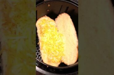 Who ordered the...    CHILI CHEESE HOT DOG