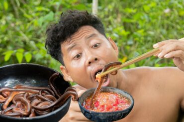 Country Side Life - Eating Alive Millipede with Super Hot Chili Sauce, Alive Millipede Recipes