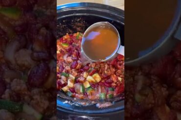Easy & Healthy Crockpot chili. #foodie #LearnOnTikTok #easyrecipe #sho