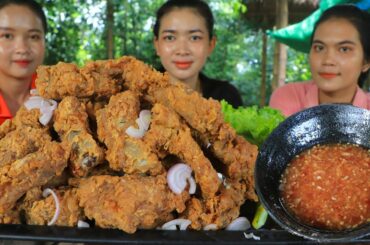 Yummy cooking Fried pork with chili sauce and vegetable recipe