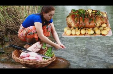 Yummy cooking pork leg curry with quail  eggs recipe