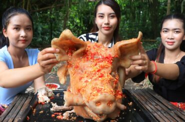 Yummy cooking pork roasted with chili sauce recipe - Pork roasted with chili cook recipe