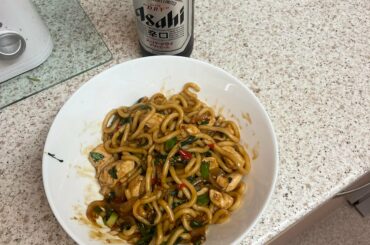 Inspired by last week post. Thai drunken noodles with my favourite beer!