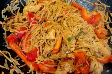 I had a craving and in season ingredients. 20 thai chilies, six cloves of garlic and a bunch of thsi basil later I made Drunken Noodles (Pad Kee Mao)