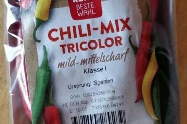 my local supermarket carries these , and i always wondered what kind of chilis they actually are. Any ideas?They vary a lot in spice, sometimes theyre mild to medium (as stated on the Pack) and sometimes they are actually pretty hot.