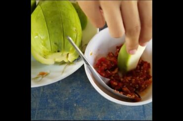 eating mango with chili