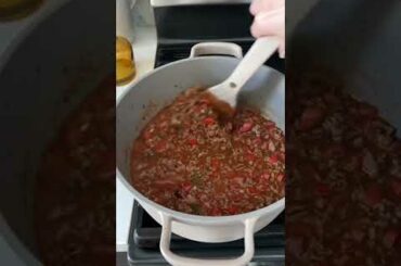 The best ONE POT dinner to make is chili! #shorts