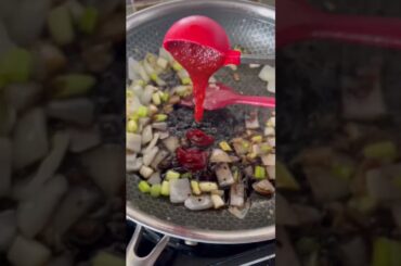 DELICIOUS Vegetarian Indo Chinese Korean fusion recipe! Korean style chili paneer shorts #food #veg